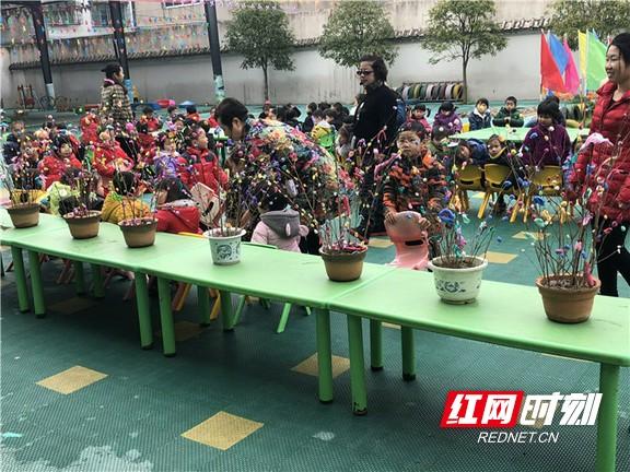 南县：143名幼儿自制节日礼物送母亲