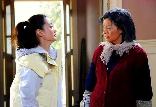 老人看孩子时，为什么总想带着孩子回老家？看完后你就知道了！