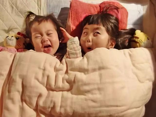 生完孩子后，她拍下女儿1000张丑照，发到网上引来无数哈哈哈哈哈哈哈～