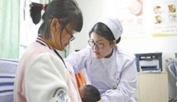 隆胸妈妈担心奶水“有毒”拒绝哺乳 专家：一般不影响