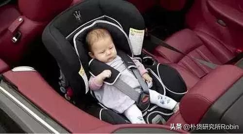 宝宝坐车出行危机四伏，看看你家是否也有这样隐患？