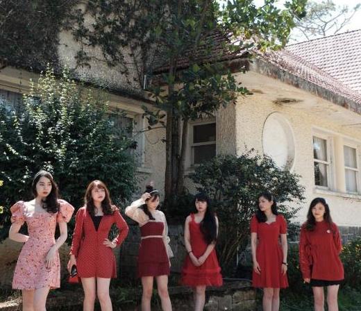 夫妻辛苦培养6个漂亮又优秀的女儿，现全都成年却愁她们嫁不出去