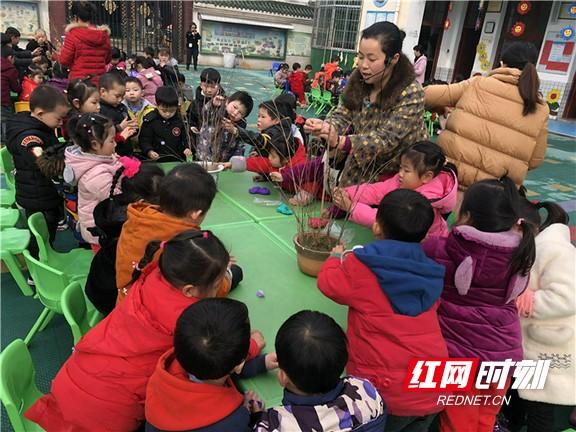 南县：143名幼儿自制节日礼物送母亲