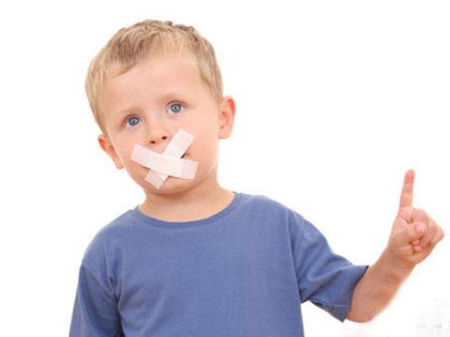 幼儿园开学没多久，好好的孩子说话变磕巴，得知原因，家长很无奈
