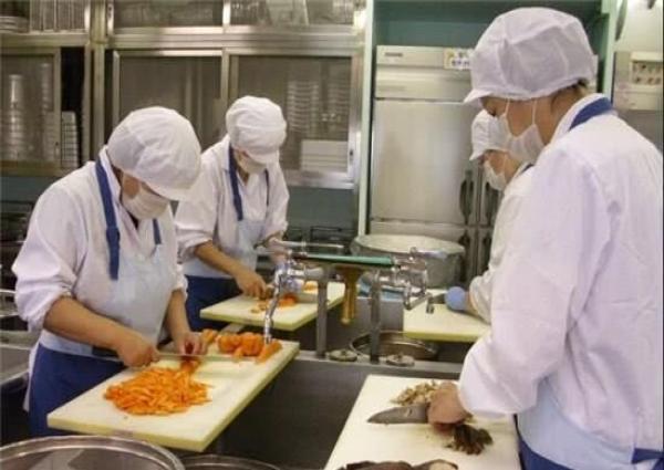 这就是差距，看中国幼儿园十元午餐，再看日本幼儿园十元午餐