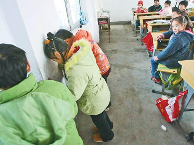 幼儿园开学没多久，好好的孩子说话变磕巴，得知原因，家长很无奈