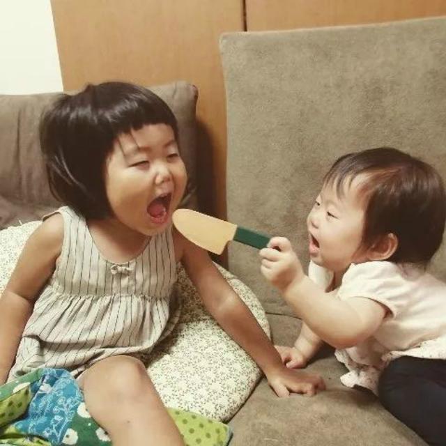 生完孩子后，她拍下女儿1000张丑照，发到网上引来无数哈哈哈哈~