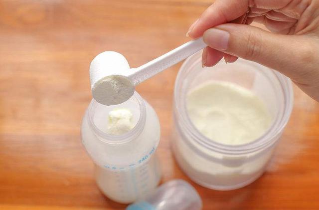 儿科医生：选奶粉一定要看5分成分，不然宝宝喝了也是白喝