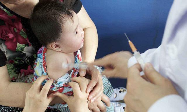 “孩子脱水了？”宝宝持续拉肚子要重视，脱水不是小问题