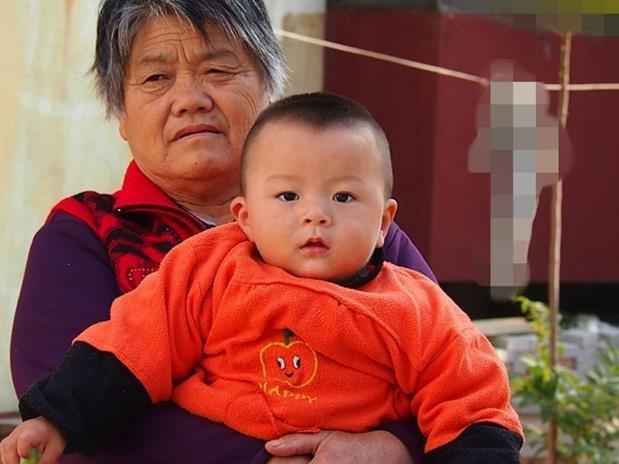 孩子为什么不建议和老人睡一起？不是迷信，这3点是关键！