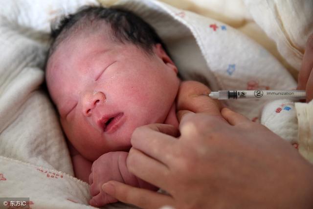 刚出生的宝宝有多丑？丑到妈妈不愿发朋友圈，几个月后大变样