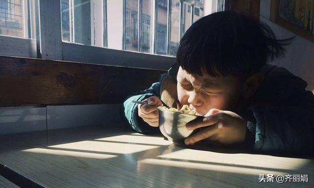 孩子的好习惯要从小培养，若有这些方面欠缺，爸爸得多反思