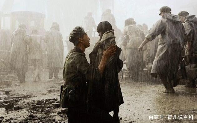 《唐山大地震》中妈妈最终救了儿子,如果是你,会如何选择?