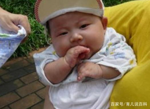 孩子发现爸妈分房睡，追问原因，妈妈不好意思的说出理由