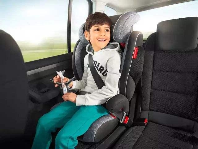 带孩子去做客，孩子有这4种行为要及时制止，以免被说没教养