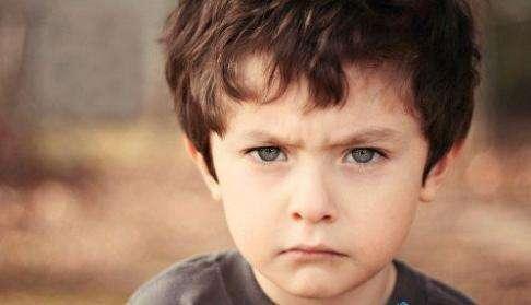 孩子有这3种行为，其实是情商低的表现，家长可别以为是聪明