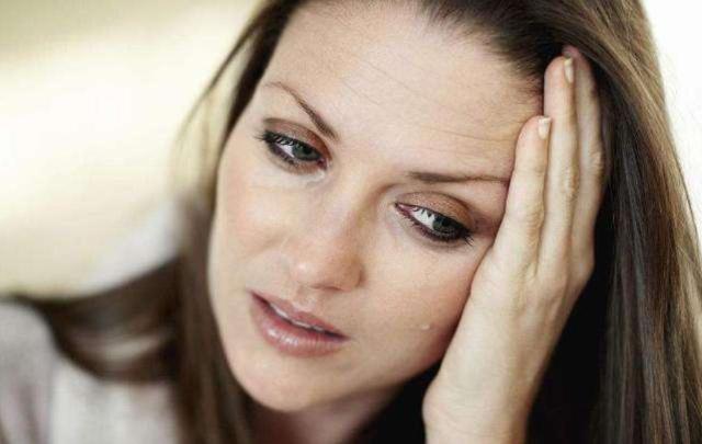 女性产后多久能洗头?太早、太晚都影响恢复,这个时间刚刚好