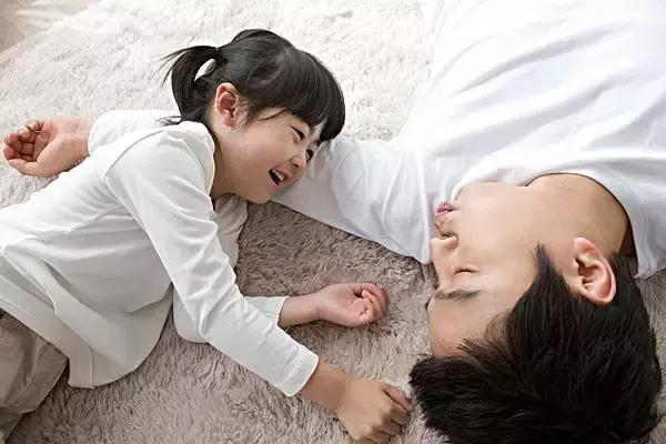 父亲的教育影响女儿一生幸福！（必须给爸爸看看）