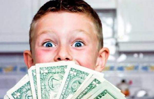 想让孩子树立正确的金钱观，第一步是让孩子“乱花钱”，别不舍得