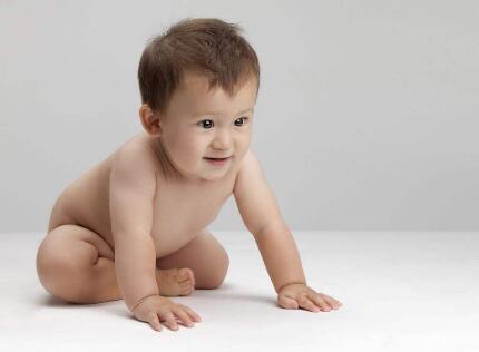 新生儿头发少 给宝宝剃光头会让头发变多吗？