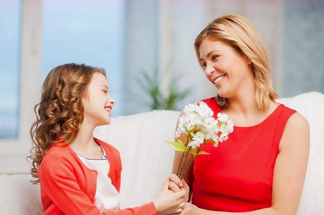 小时候不和妈妈亲的孩子，长大后可能要面临这3种结局，让人感慨