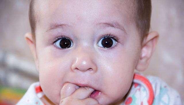 宝宝一岁前有这4个坏习惯,说明大脑发育好,你家宝宝中几个?