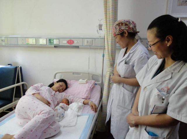 外国宝妈产后第一餐是冰淇淋？看完仨原因，中国宝妈表示无福消受