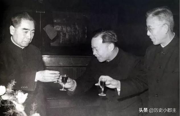 被同学起了一个绰号，父亲听闻改为大名，现今名字无人不晓