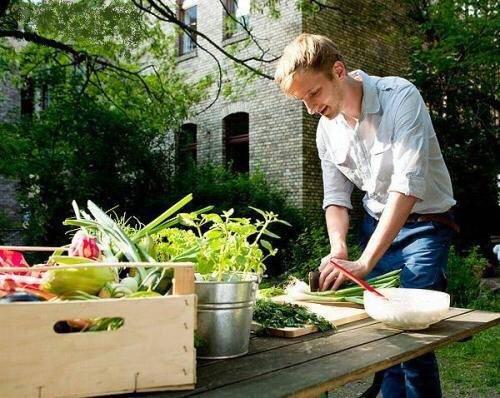 孩子问爸爸：＂咱家有钱吗？＂，富豪爸爸6个字的回答，家长要学习