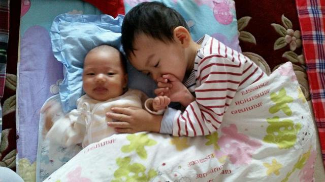 二胎家庭，如何免去大宝的“失宠之痛”？看看宝妈都是怎么做的