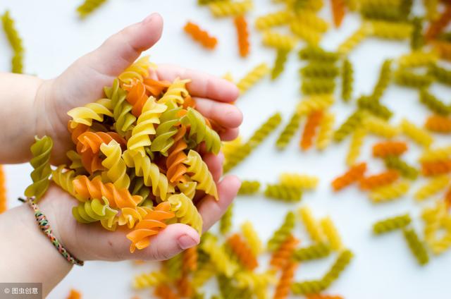 别再给宝宝买面条啦，这样做营养足、无添加，还能让娃多吃蔬菜！