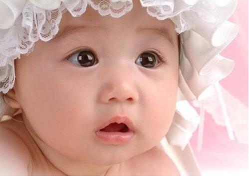 为什么现在的新生婴儿眼睛越来越大？