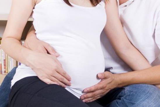 孕妇肚子不能随便摸，摸对了促进胎儿发育，该怎么做你知道吗