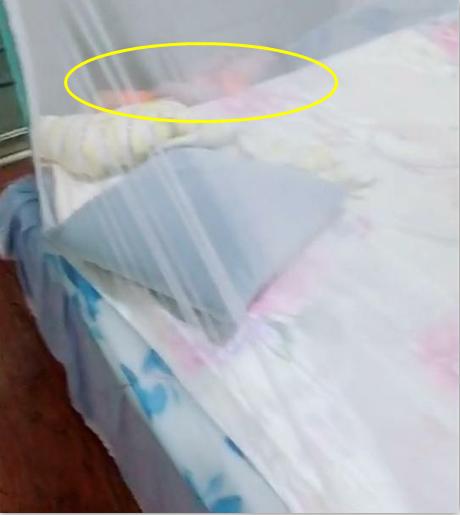 宝爸陪宝宝睡觉，床上不见宝宝踪影，看见宝宝后，宝妈又气又想笑