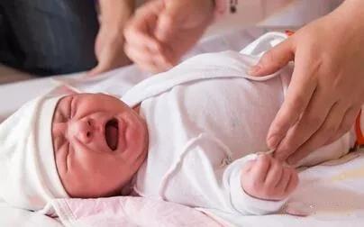 一月黄疸、二月肠绞痛？掌握宝宝每个月的发育指南，新手爸妈不慌