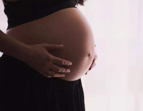 孕妇肚子不能随便摸，摸对了促进胎儿发育，该怎么做你知道吗