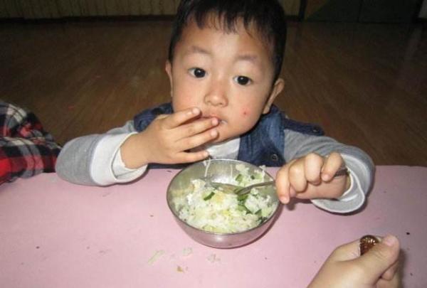 告诫家长：3种早饭拖垮孩子脾胃，饭桌上很常见，别再粗心了！
