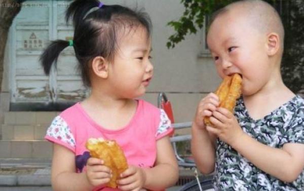告诫家长：3种早饭拖垮孩子脾胃，饭桌上很常见，别再粗心了！