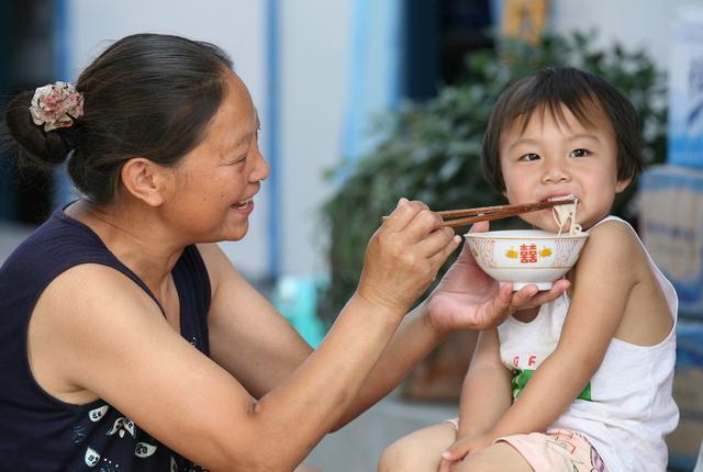 警告：孩子常吃这种饭，积食还伤脾胃，中的家长抓紧停下来！