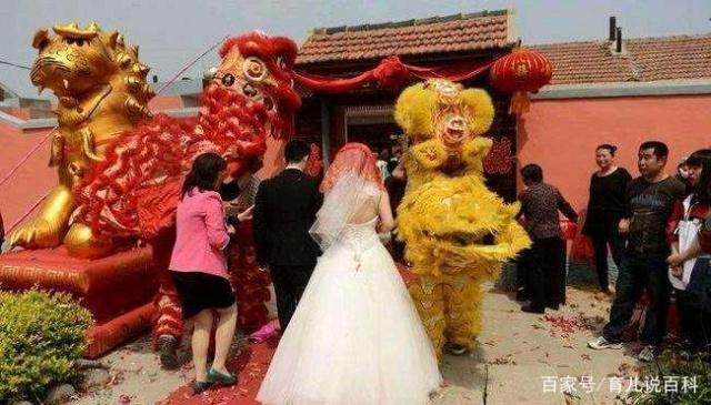 一位婆婆哭诉：我花几十万娶你，你不上班，为什么还要我带孩子？