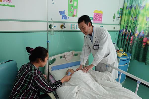 2岁小男孩，胃肠穿孔，医生告诫家长：这种喂养方式要不得！