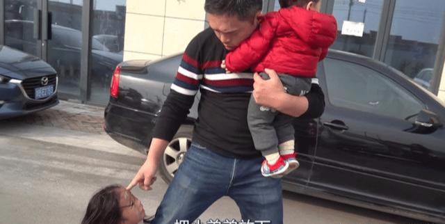 当在路上遇到这样的人，赶紧带着宝宝离开，他们可能是人贩子