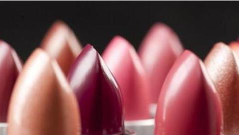 怀孕了，可以用化妆品吗？ 八种滞留型化妆品，孕妈要敬而远之