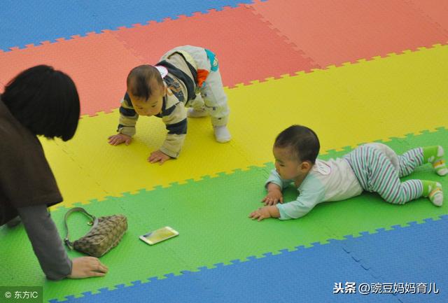 宝宝什么时候学走路最好，孩子有这几个表现家长就要留意了