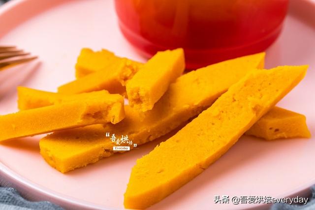 1岁以上宝宝必备辅食，可以锻炼咀嚼能力的奶香南瓜条
