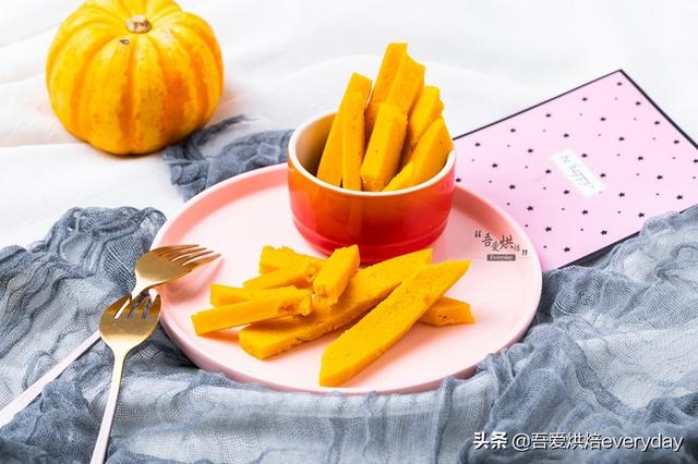 1岁以上宝宝必备辅食，可以锻炼咀嚼能力的奶香南瓜条