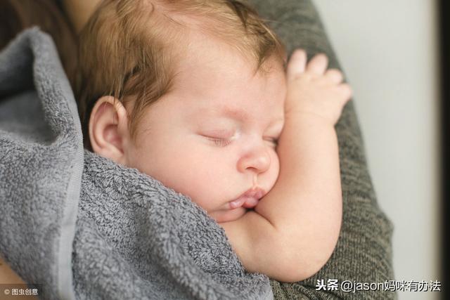 新生儿经常憋气发力，手脚乱蹬，满脸憋得通红，是什么原因？