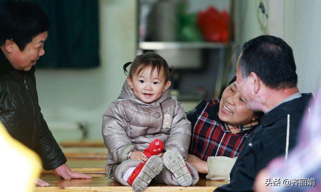 为什么孩子把外婆当亲戚，把奶奶当亲人？看完这些你就明白了