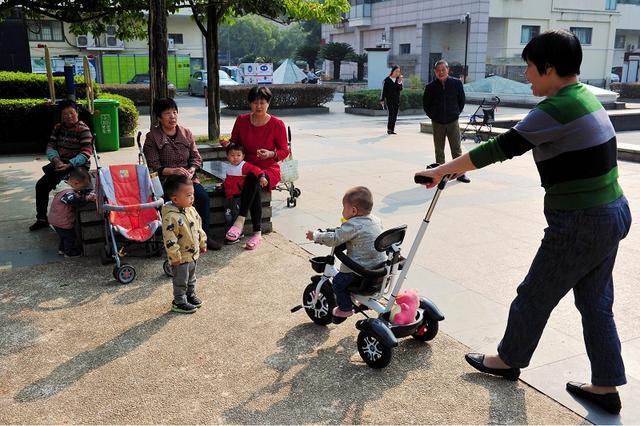 养儿方知父母恩，老人帮忙带娃，这几句话烂在肚里也别轻易说！