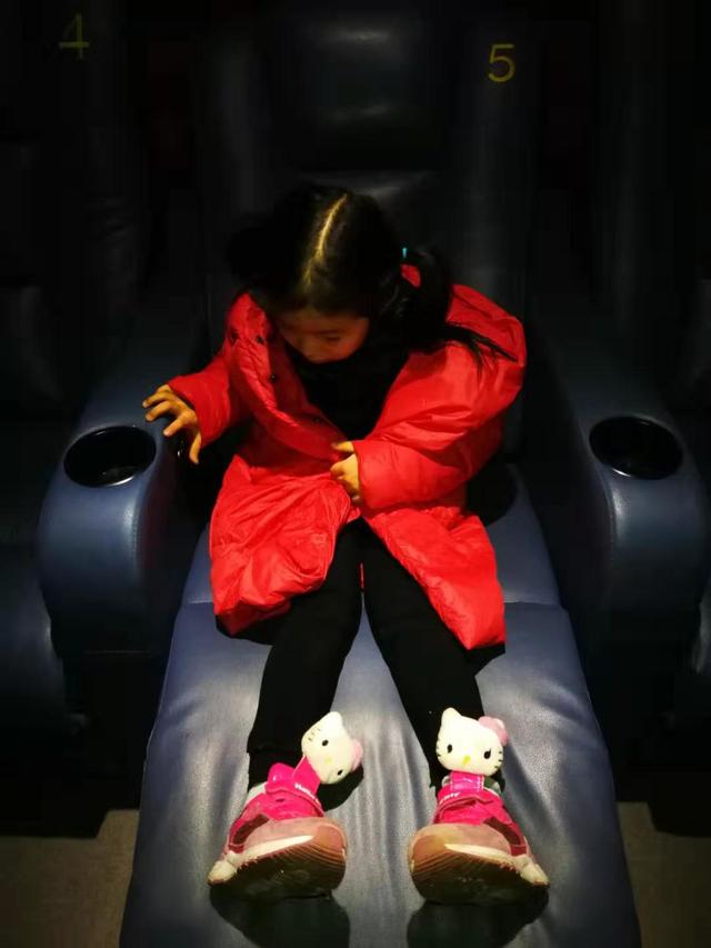 陪孩子一起看电影，多大的孩子能带去看电影？